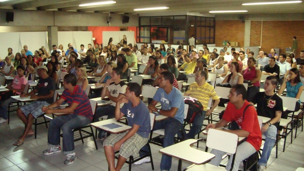 Calouros 2010, aproveitando os primeiros minutos de uma longa jornada de estudo que está se iniciando.