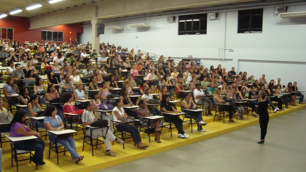 Os novos alunos da FAMINAS-BH assistiram atentamente à AULA INTEGRADA a fim de se interarem melhor sobre a organização da FAMINAS-BH.
