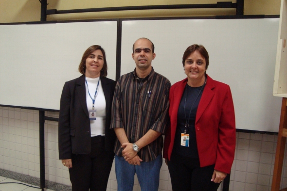 Da esq. para dir.: Renata Moreira, Assessora Comercial; Eduardo Pereira, Responsável pela Pós-Graduação e Profª. Sônia Viana, Coordenadora do curso.