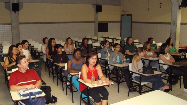 Alunos que acompanharam a palestra com a Profa. Shirlei Dias