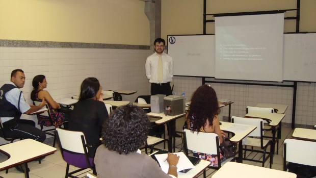 Palestra: Inserção das micro e pequenas empresas no mercado internacional, com o Prof. Ítalo
