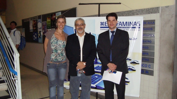 Da esq. para a dir.: Profa. Ludmila Stigert, Prof. José Luiz Quadros e Prof. Elísio Figueiredo