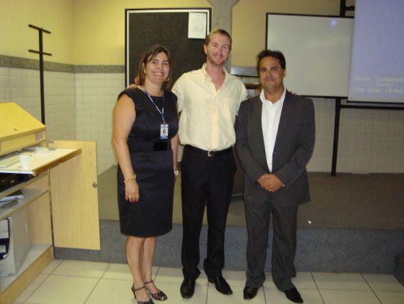Da esq. para a dir.: Renata Moreira, Prof. Eduardo Andrade e Prof. Mário Benz