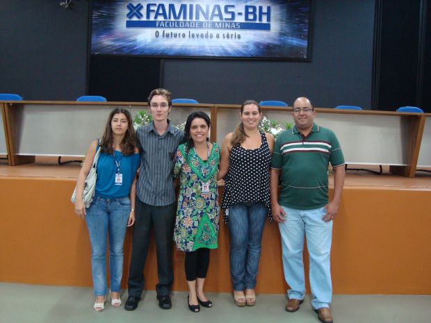 Da esq. para dir.: Profª. Patrícia Simões, Prof. Wiiliam Bertolini, Profª Bárbara Mascarenhas, Profª Thatiane Ruas e Prof. Renato Santos