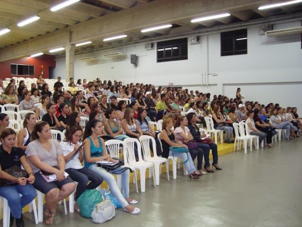 Alunos dos cursos de Biomedicina, Enfermagem, Farmácia, Nutrição, Serviço Social e Terapia Ocupacional participaram do Simpósio de Políticas Públicas.