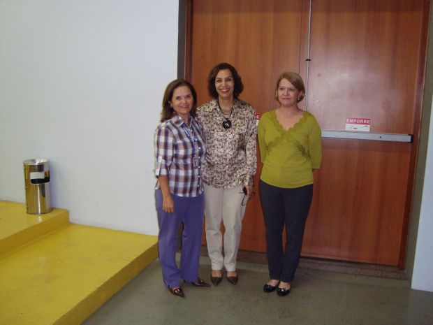 No centro, a palestrante Jandira Maciel da Silva que ministrou a palestra &amp;quot;Saúde coletiva com destaque para a saúde do trabalhador.&amp;quot;