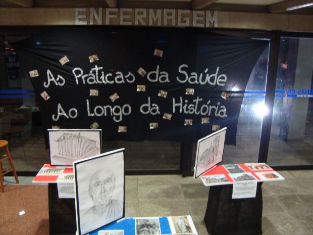 Painel montado pelos alunos do Curso de Enfermagem em comemoração à 72ª  SEMANA BRASILEIRA DE ENFERMAGEM.