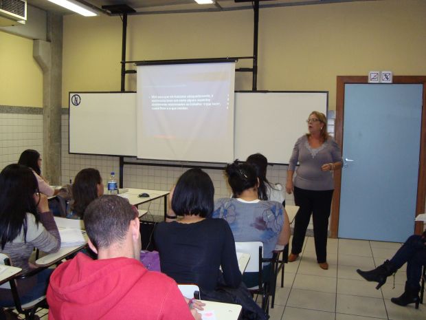 Palestra &amp;quot;Trabalho, saúde e qualidade de vida&amp;quot; ministrada pela médica Cláudia Recchioni.
