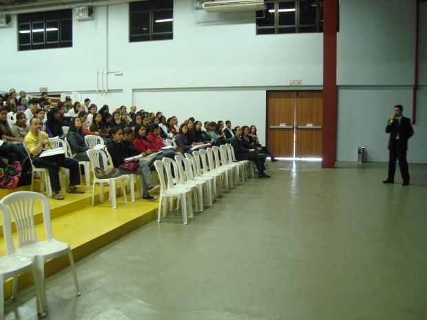 Glaysson Gomes Rocha representante do TRE que palestrou sobre o processo eleitoral brasileiro.