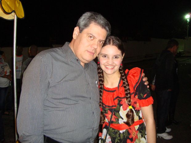 Os idealizadores do ARRAIÁ MAIS MIÓ DI BÃO: Geraldo Lúcio, Gerente Administrativo e Financeiro e Pollianny Guerra, Assessora de Comunicação.