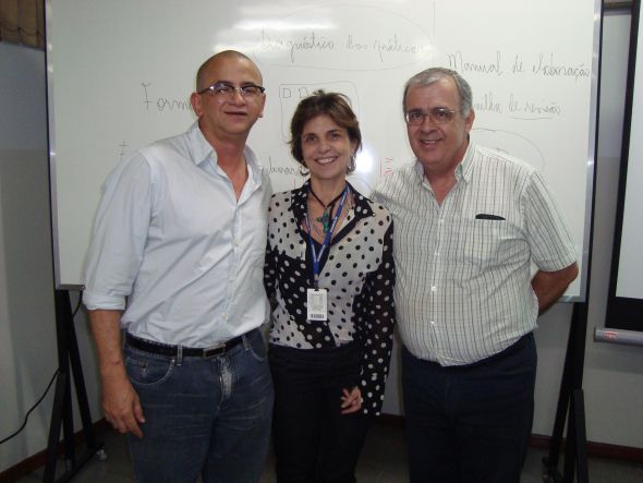 Prof. Dr. Luiz dos Prazeres, Profa. Rejane Guimarães, Diretora da FAMINAS-BH e Prof. Roberto Barbiéri, Diretor da FAMINAS-Muriaé. 