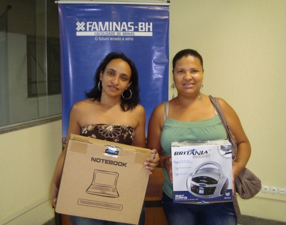 Viviane e Lilian ganharam notebook e microsystem