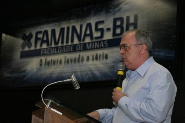 Diretor de Ensino da FAMINAS-BH – Prof. Dr. Roberto Santos Barbiéri 